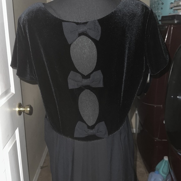 Beautiful black dress - Picture 3 of 5